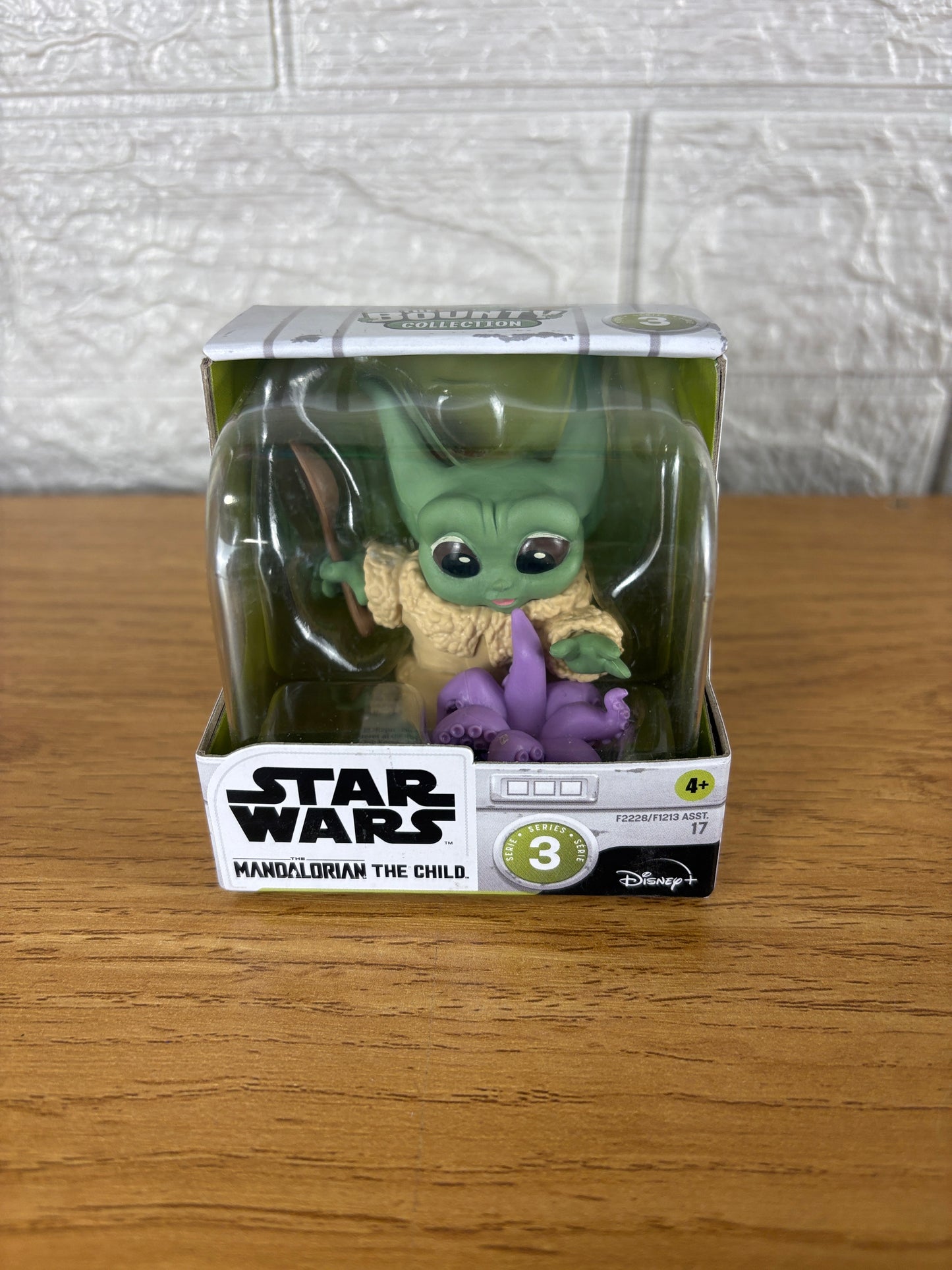 The Child - Mandalorian - star wars (disney)