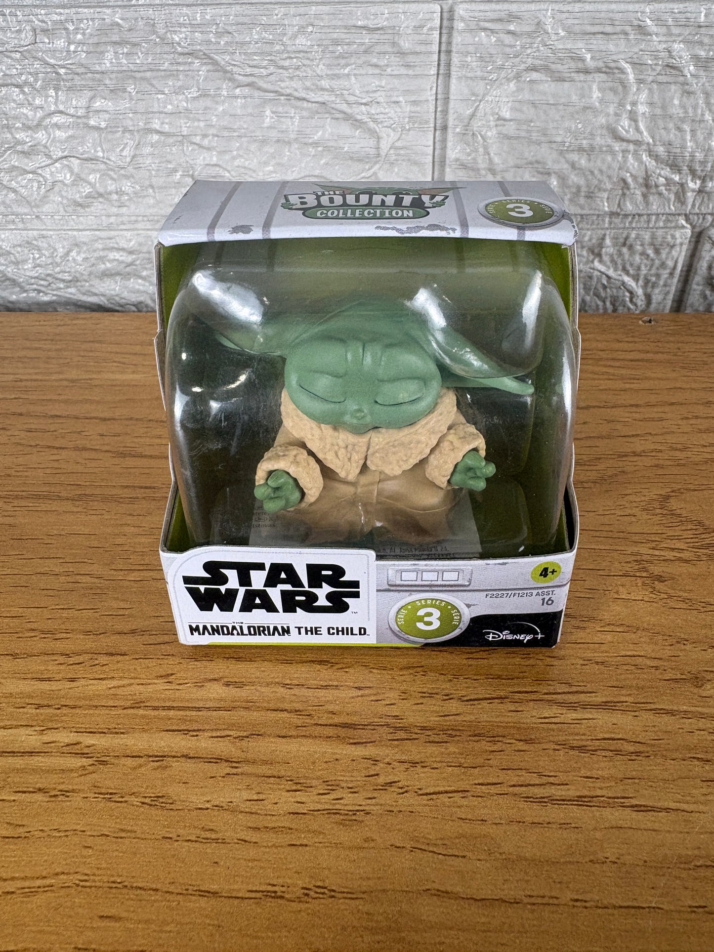 The Child - Mandalorian - star wars (disney)