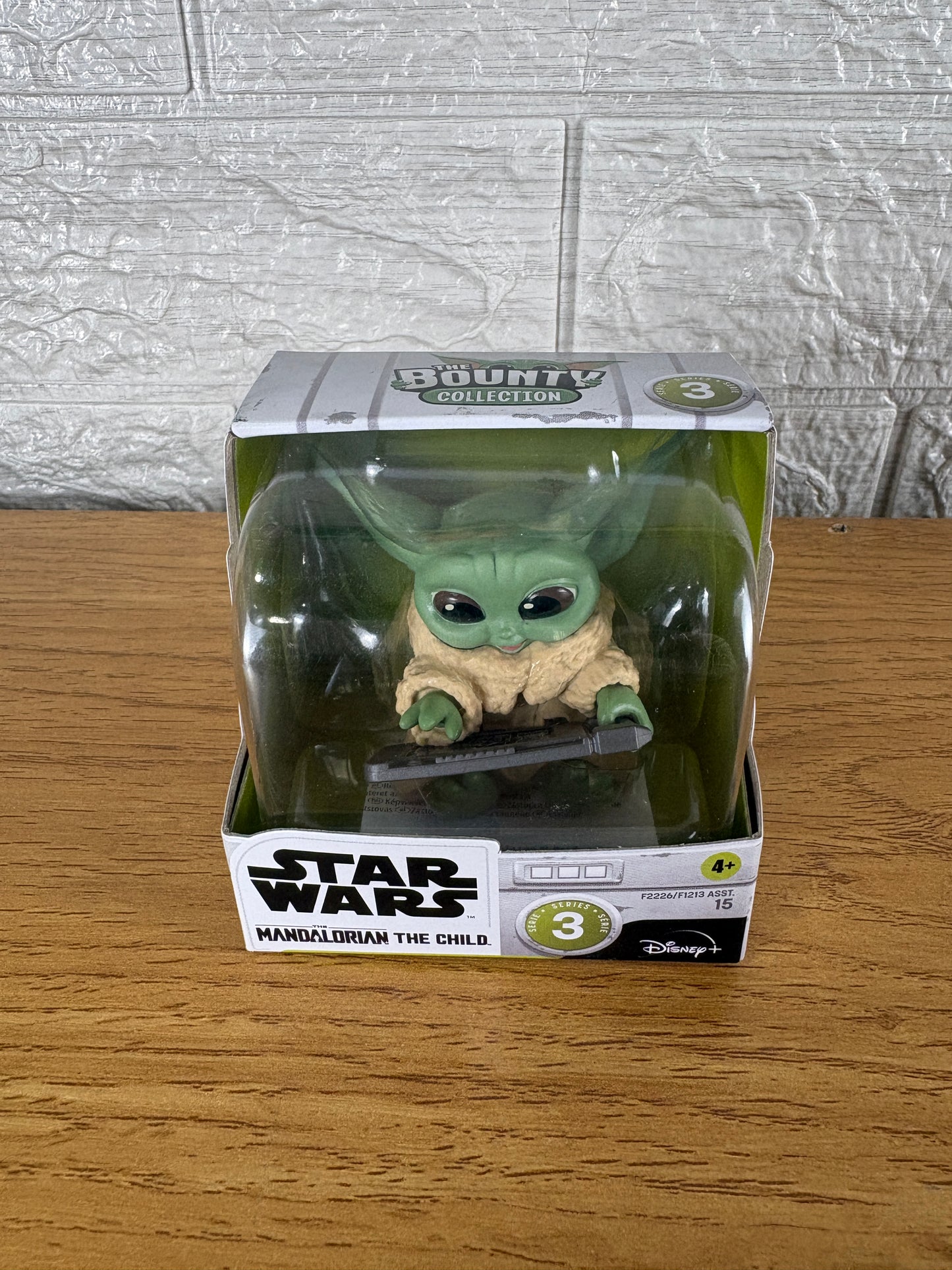 The Child - Mandalorian - star wars (disney)