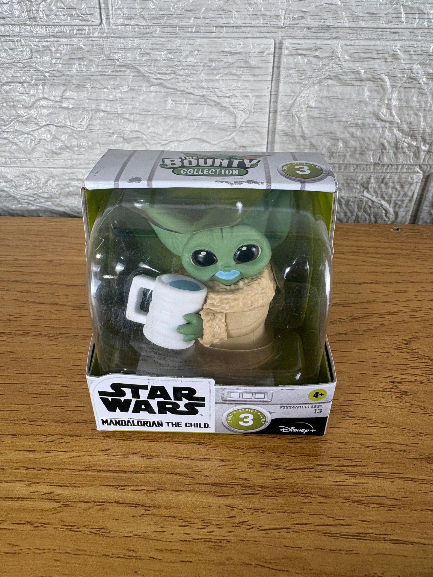 The Child - Mandalorian - star wars (disney)