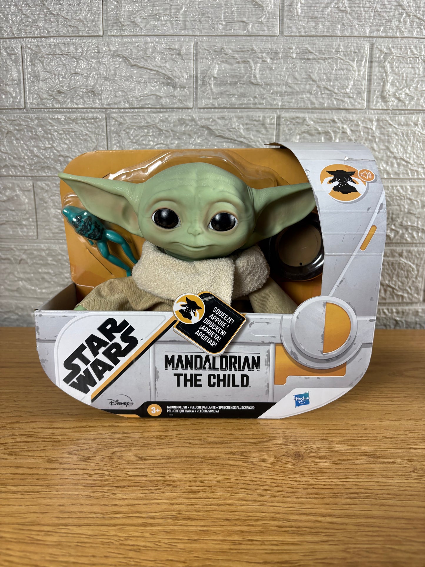 Mandalorian the child (star wars) - Hasbro